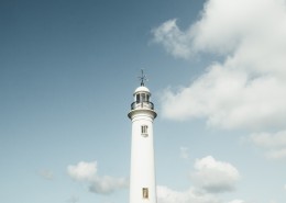 耸立的灯塔图片