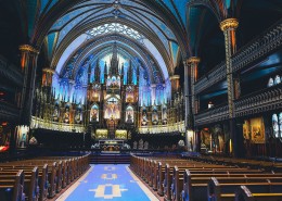 庄严的教堂大厅图片