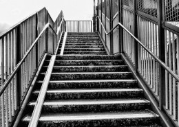 宽阔的楼梯图片