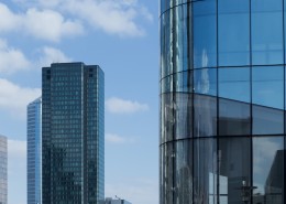 高高的建筑大厦图片