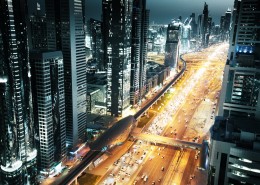 城市道路两旁建筑图片