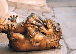 用于镇宅的铜狮图片