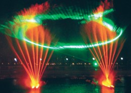 五光十色人工喷泉图片