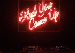 璀璨夺目的霓虹灯图片