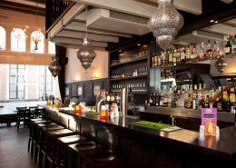 装饰华丽的酒吧图片