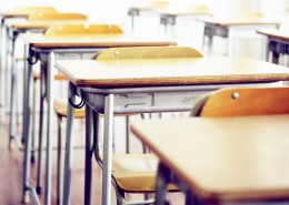 明亮的教室图片