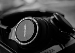 黑色的头戴式耳机图片大全