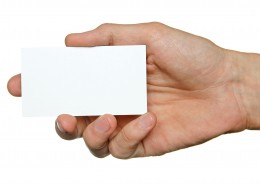 手拿空白名片的图片
