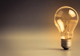 点亮的灯泡图片