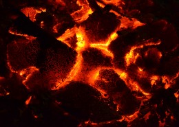 燃烧的木炭图片