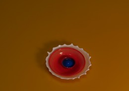 碟子形状的水滴图片