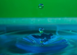 溅起的水滴图片大全