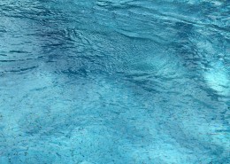 清澈平滑的水面背景图片大全