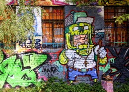 墙上的多彩涂鸦图片