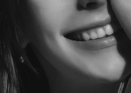 黑白美女摄影图片