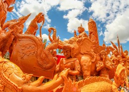 精美的雕刻花车图片