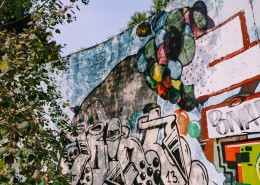 城市街道上的涂鸦图片