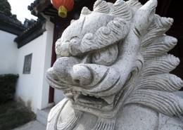 栩栩如生威武的石雕狮子图片