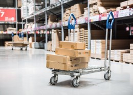 宜家自提货品拉车图片