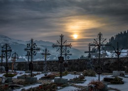 阴沉的墓地图片