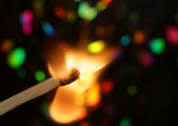 着火的火柴图片