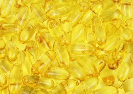 黄色营养的鱼肝油图片