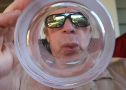 透过玻璃看人物图片