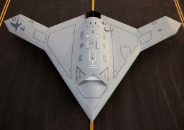 X-47B隐形无人机图片