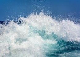 汹涌的海浪图片