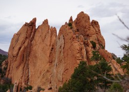 红色的岩石图片