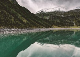 山峰倒影图片大全