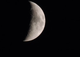 残缺的月亮图片大全