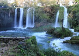 秀丽的瀑布图片