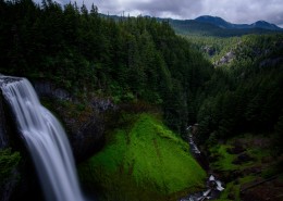 秀丽的小瀑布图片