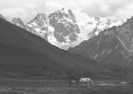 壮观的雪山美景图片