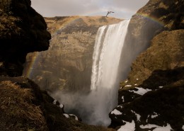 瀑布下的彩虹图片