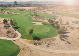 景色宜人的高尔夫球场图片