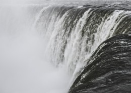 壮丽的瀑布图片