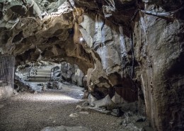 探险石头洞穴图片