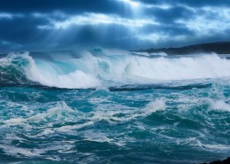 波涛汹涌的大海景色图片