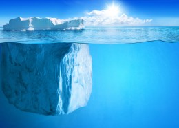 海面冰山图片