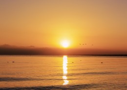 青海湖日出风光图片