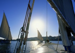 大海与帆船图片