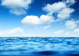 平静的海面美景图片