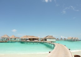 马尔代夫海边房屋风景图片