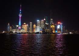 夜晚的上海东方明珠广播电视塔图片