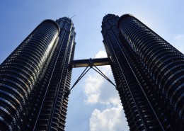 不同角度的吉隆坡石油双塔图片