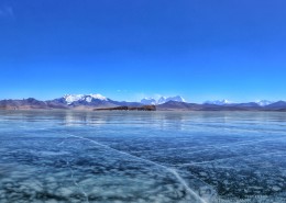 西藏冬日少女湖普姆雍措风景图片