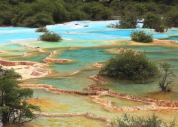 四川黄龙迎宾彩池图片大全