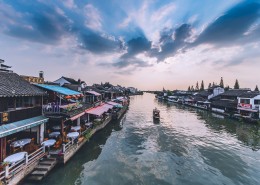 上海朱家角河道风景图片
